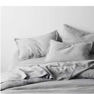 Crate&Barrel EUROPEAN FLAX
Linen Grey Chambray Standard Pillow Case Set of 2